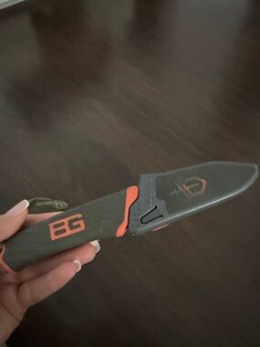 Gerber Fixed Blade Knife with Orange and Black Sheath